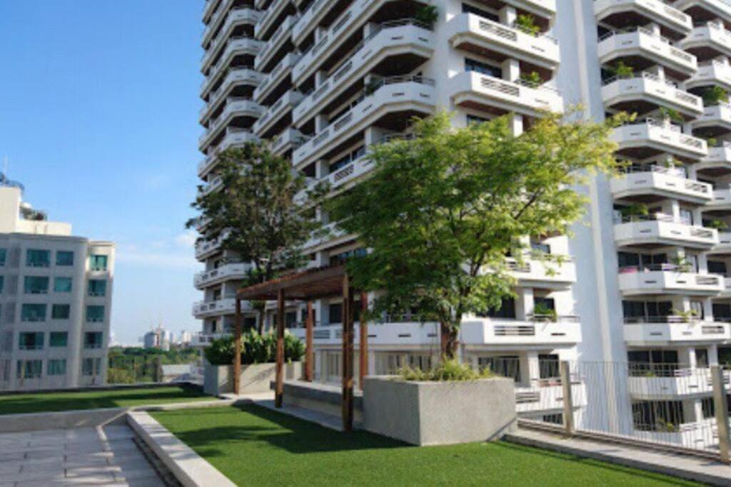 Stylish 1 Bedroom, Nice Pool,Bts Asok, Sukhumvit Bangkok Exterior photo